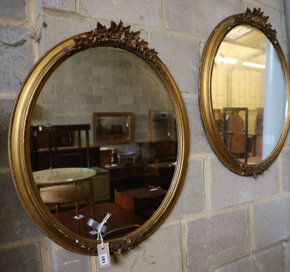 A pair of Victorian gilt oval wall mirrors, 58 x 72cm